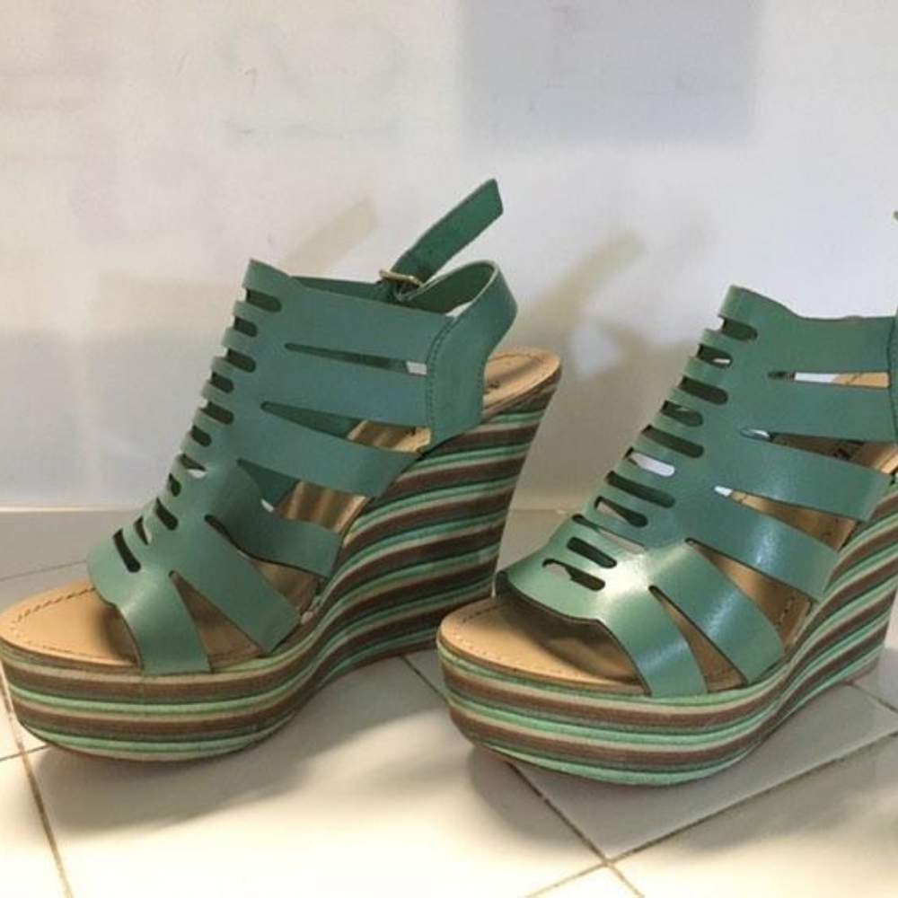 Anna Luz wedges size 9